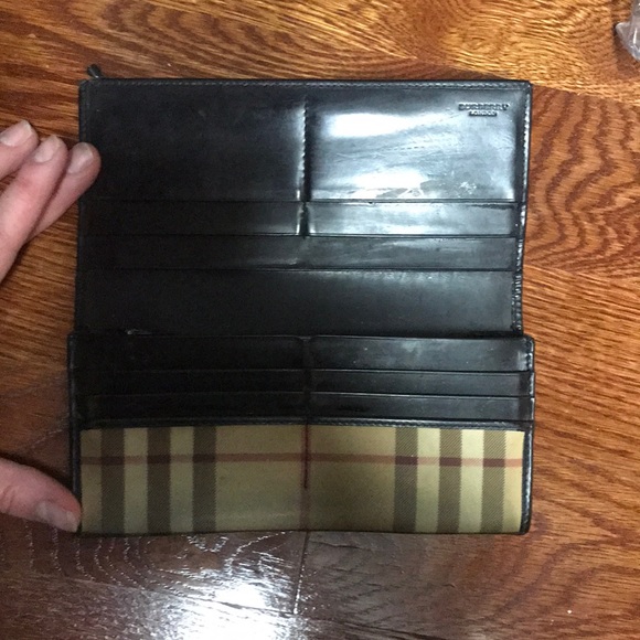 Authentic Burberry wallet - Picture 2 of 4